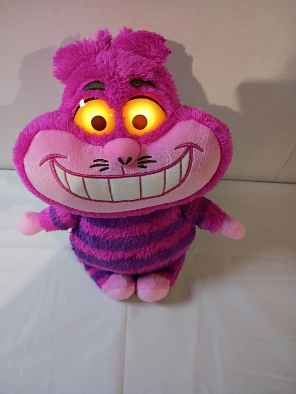 Disney Cheshire Cat Plush Talking Light Up Eyes Alice in Wonderland Pink 10”